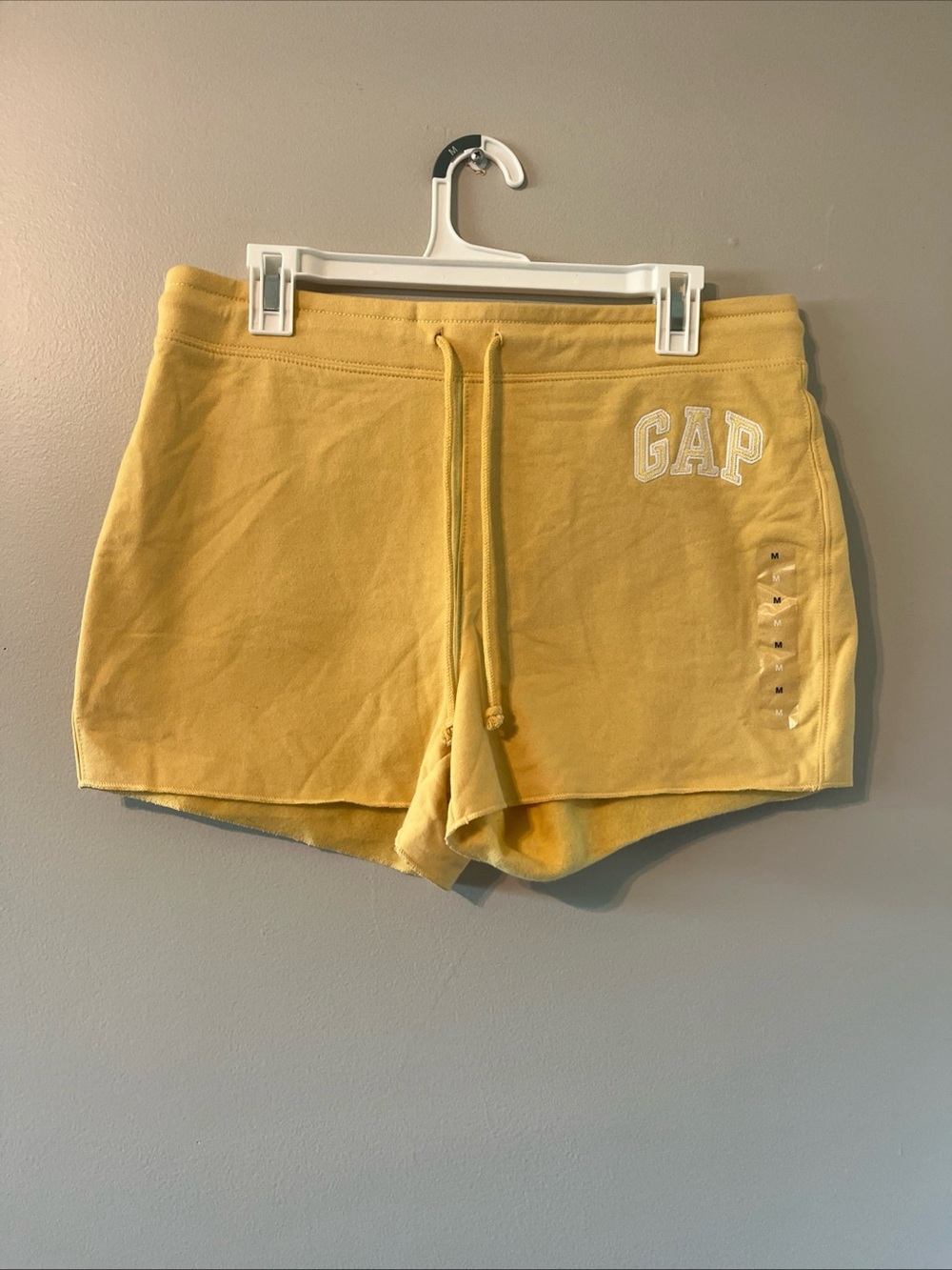 NWOT! Women’s Gap Fleece Yellow Shorts Medium Drawstring